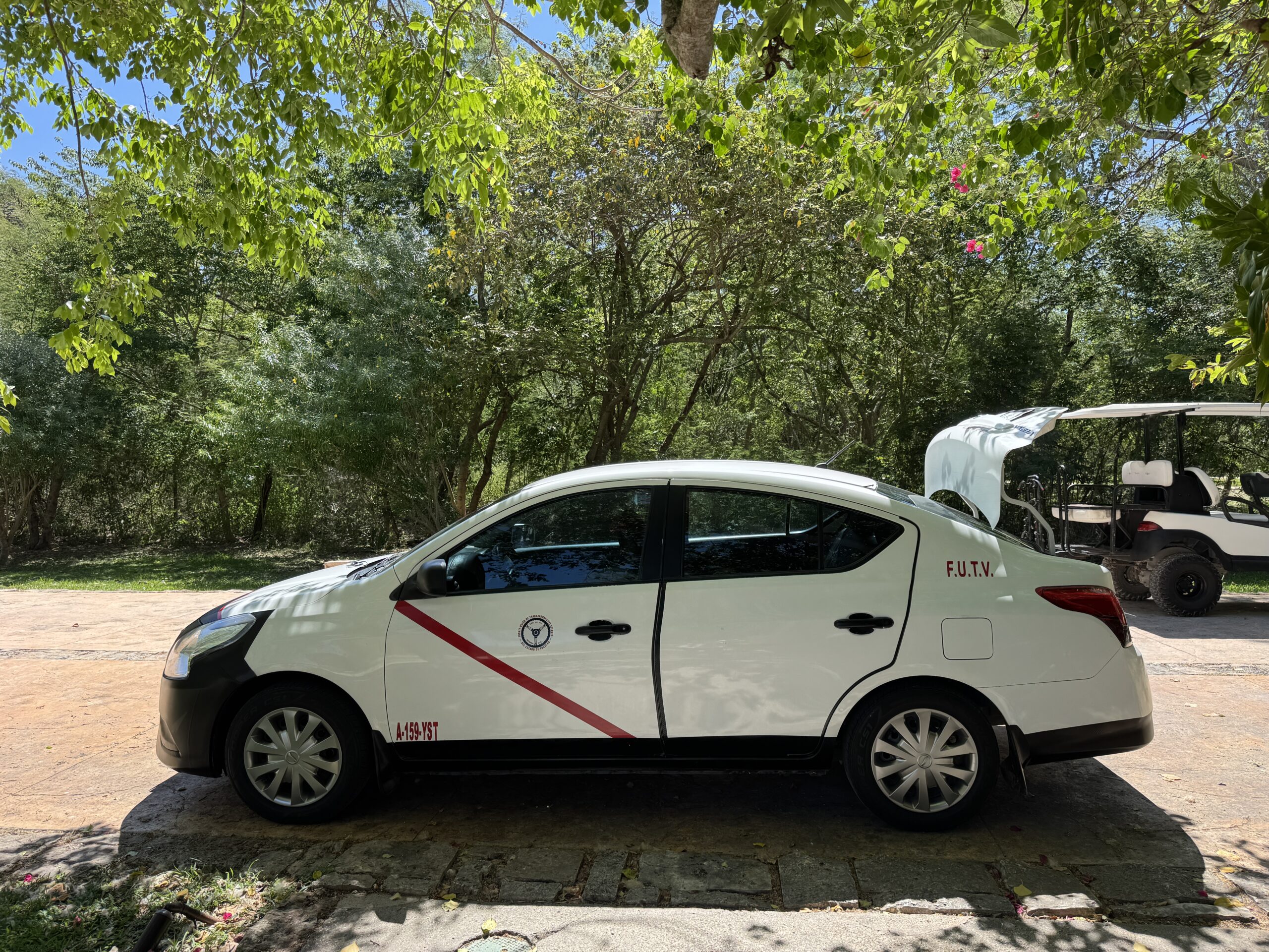 Private sedan service in Merida