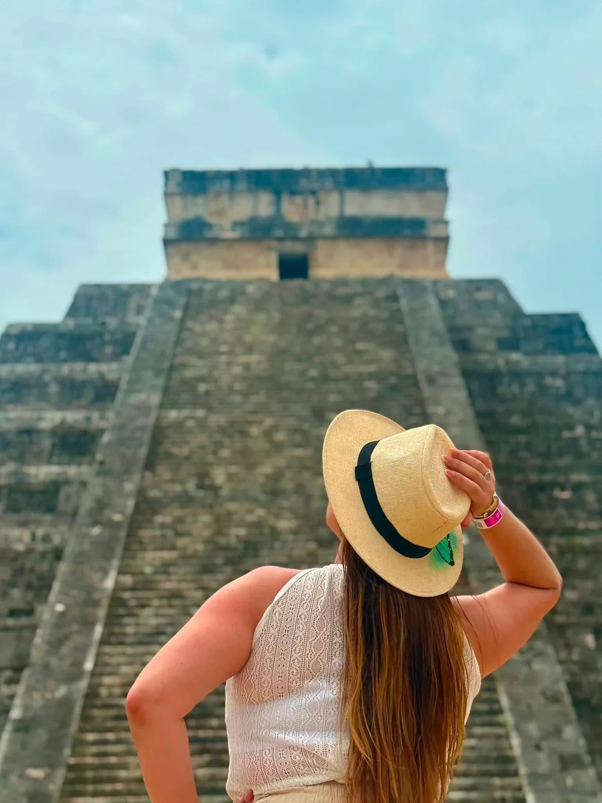 Traveler viewing El Castillo during Chichén Itzá Private Tour from Mérida