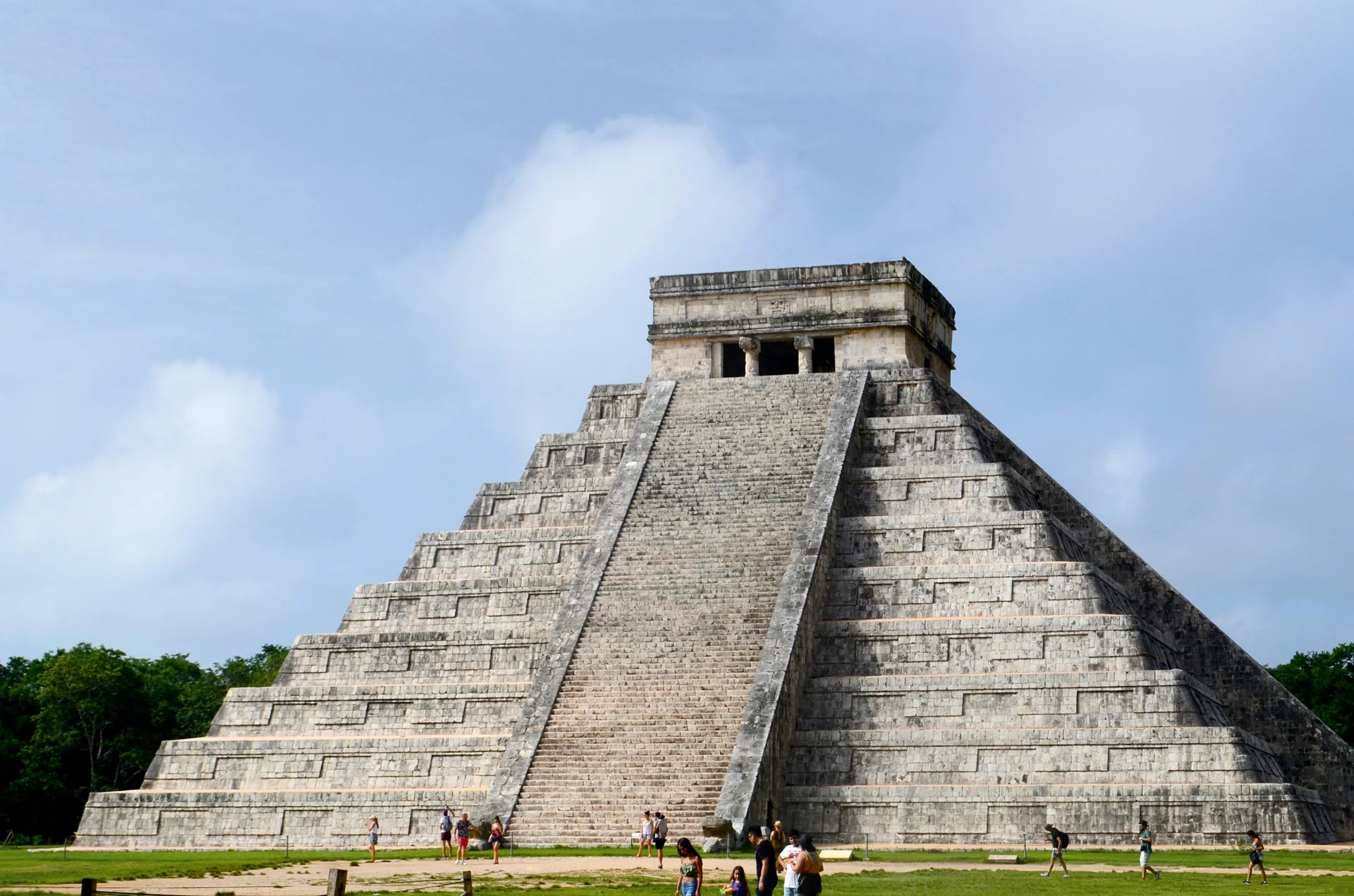 Chichén Itzá Private Tour from Mérida featuring El Castillo pyramid in Yucatan, Mexico