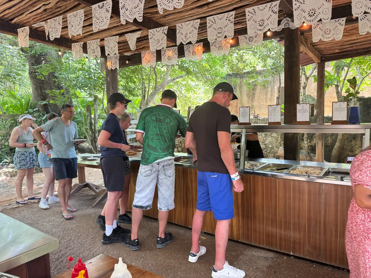 Traditional Yucatan regional buffet lunch with house beverage — Mérida Private Tours